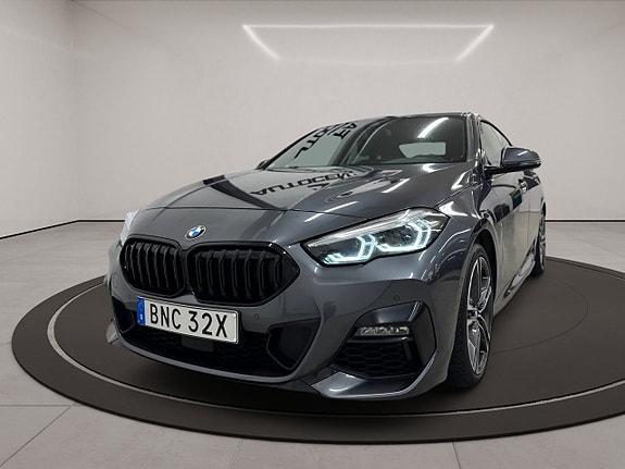 BMW 218 3 of 5
