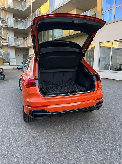 Audi Q3 2 of 5