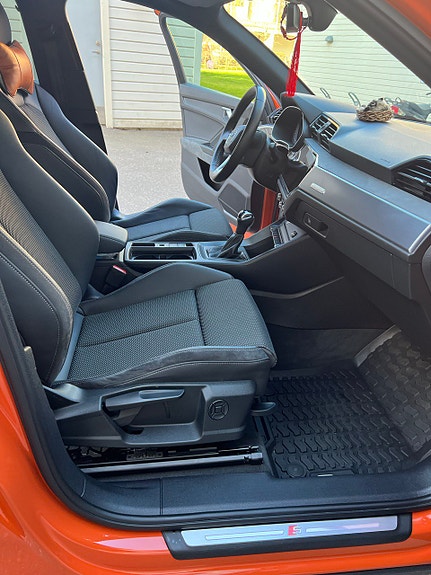 Audi Q3 3 of 5