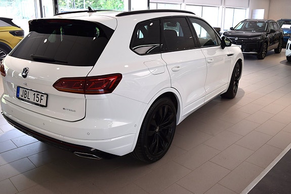 Volkswagen Touareg 4 of 5