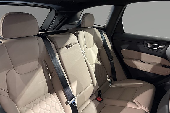 Volvo XC60 11 of 16