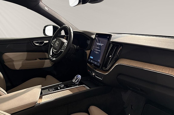 Volvo XC60 10 of 16
