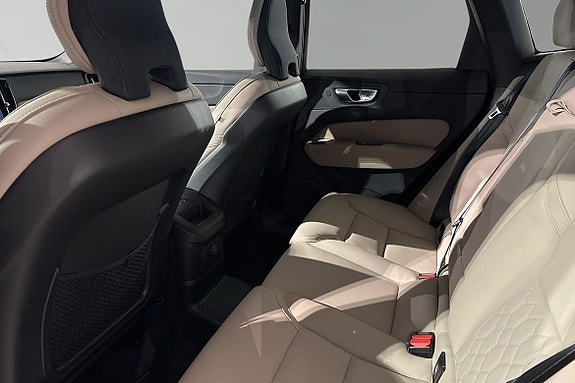Volvo XC60 8 of 16