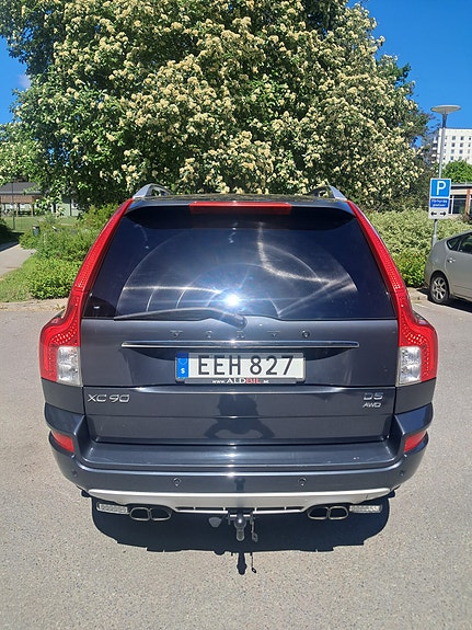 Volvo XC90 2 of 12