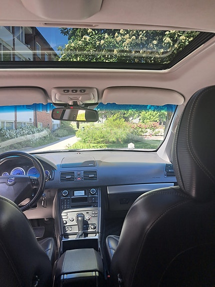 Volvo XC90 8 of 12