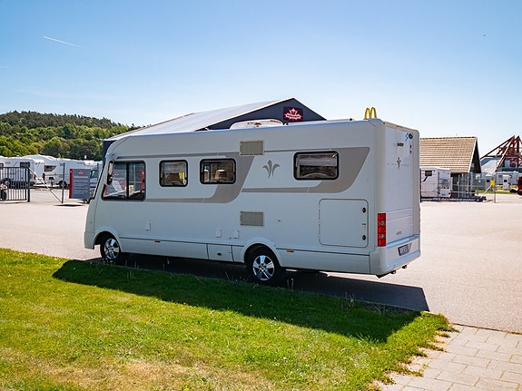 Niesmann ARTO 69LE *Truma *Solcell *Långbäddar 25 of 26
