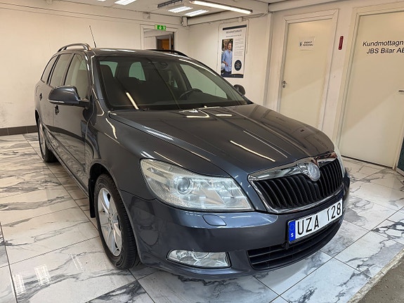 Skoda Octavia 2 of 5