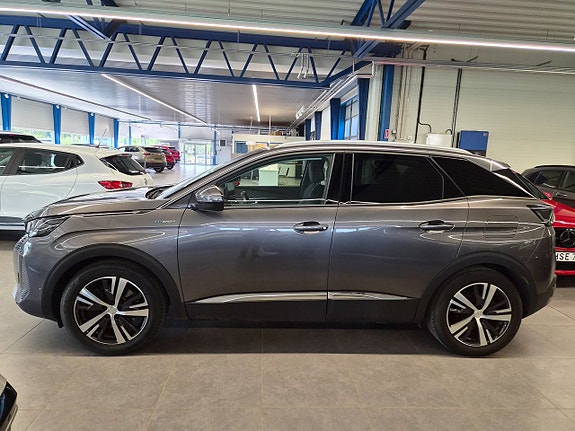 Peugeot 3008 2 of 5