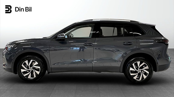 Volkswagen Tiguan 2 of 5