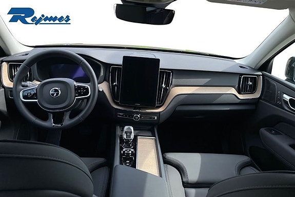Volvo XC60 16 of 25