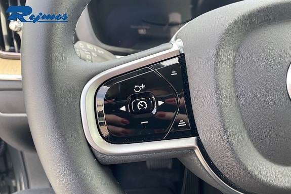Volvo XC60 8 of 25