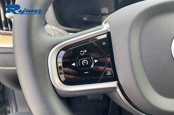 Volvo XC60 8 of 25