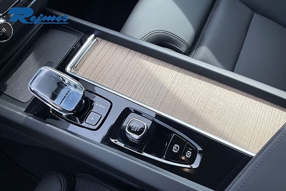 Volvo XC60 14 of 25