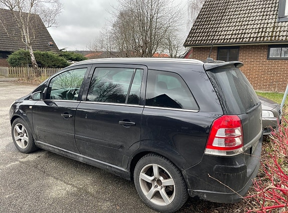 Opel Zafira 3 of 3