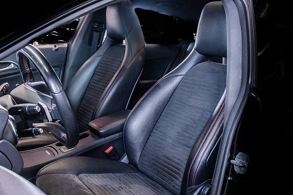 Mercedes-Benz CLA200 d 14 of 25