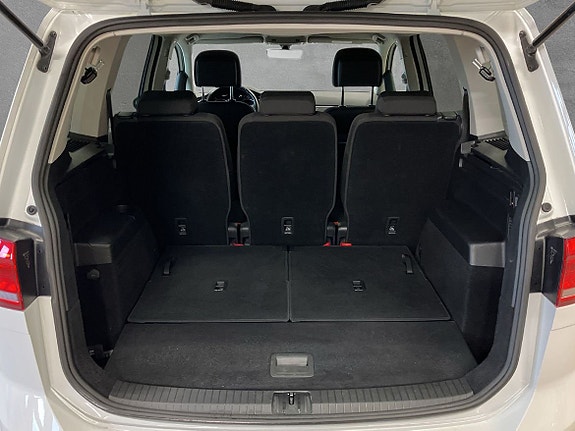 Volkswagen Touran 7 of 13