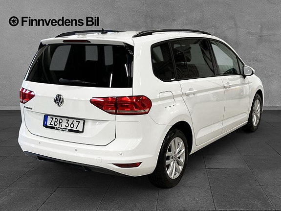 Volkswagen Touran 4 of 5
