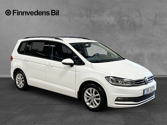 Volkswagen Touran 2 of 5