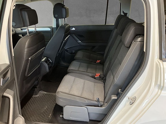 Volkswagen Touran 6 of 13
