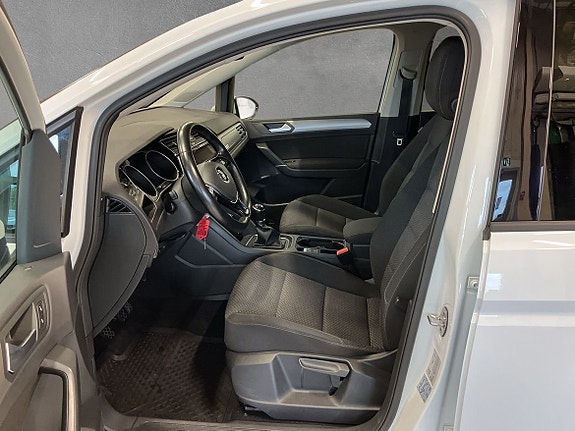 Volkswagen Touran 5 of 5