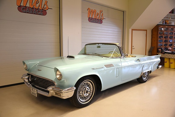 Ford Thunderbird 3 of 5