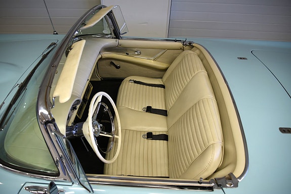 Ford Thunderbird 16 of 30