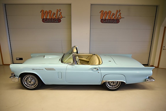 Ford Thunderbird 11 of 30