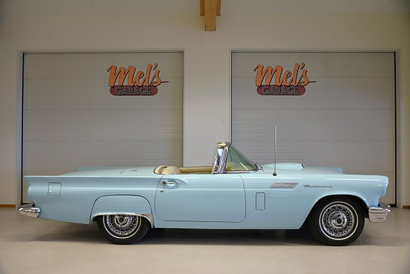 Ford Thunderbird 7 of 30