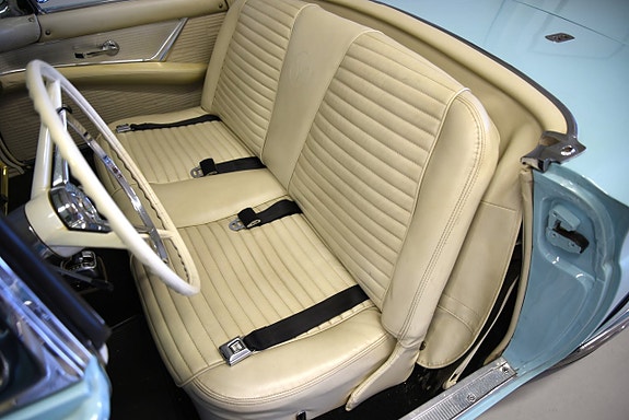 Ford Thunderbird 25 of 30