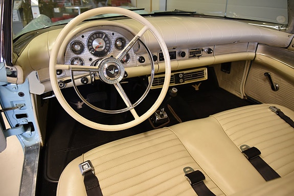 Ford Thunderbird 27 of 30
