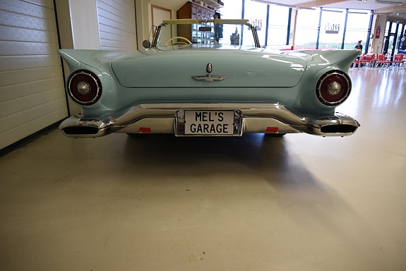 Ford Thunderbird 30 of 30