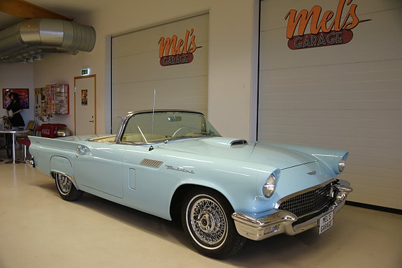 Ford Thunderbird 5 of 5