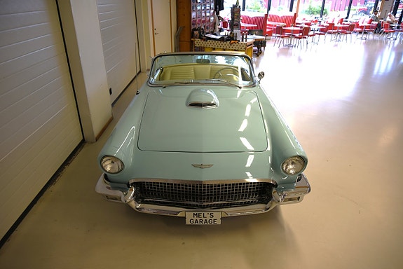 Ford Thunderbird 14 of 30