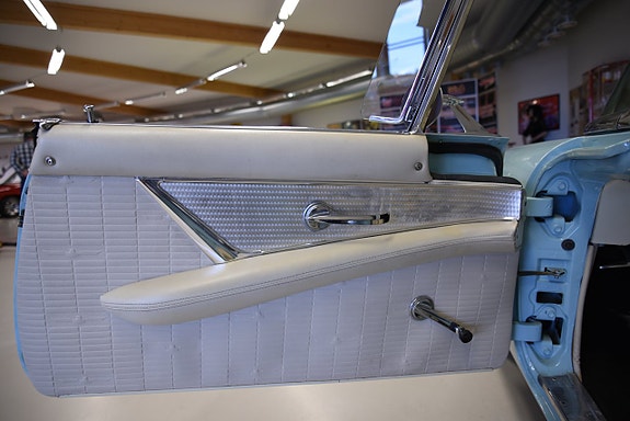 Ford Thunderbird 29 of 30