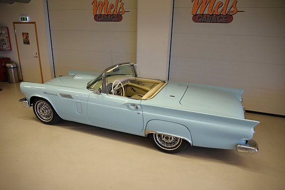 Ford Thunderbird 10 of 30
