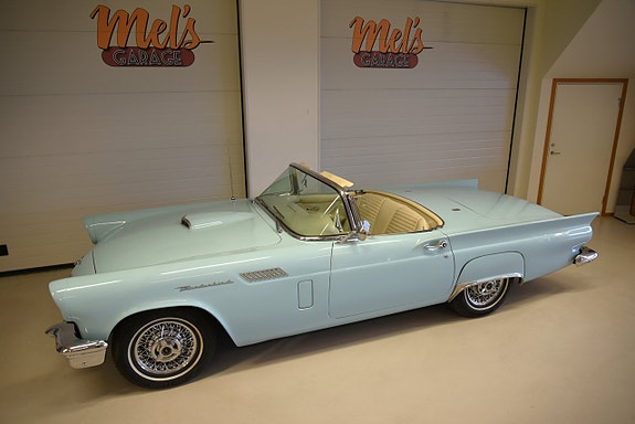 Ford Thunderbird 12 of 30