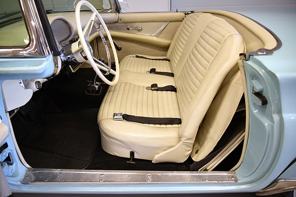 Ford Thunderbird 24 of 30