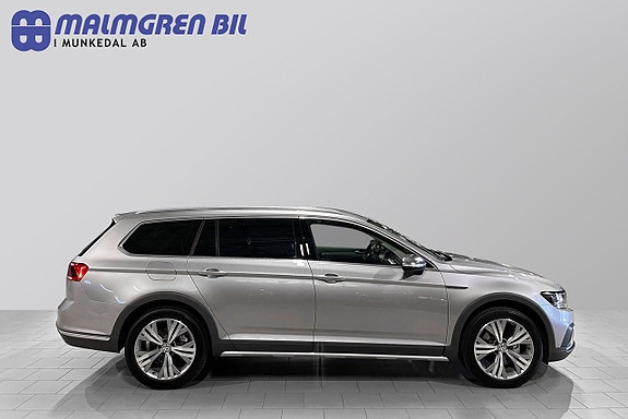 Volkswagen Passat Alltrack 2 of 5