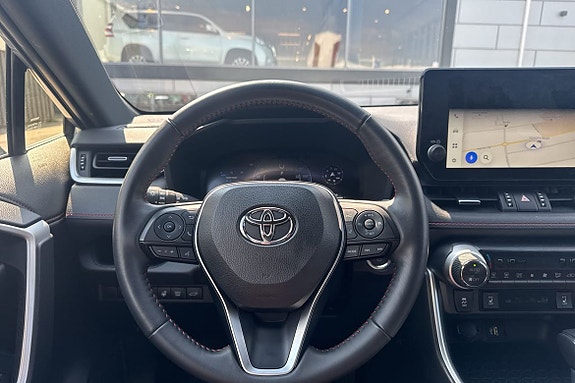 Toyota RAV4 14 of 21