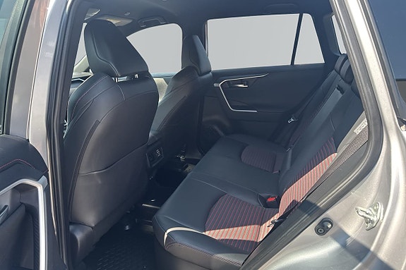 Toyota RAV4 12 of 21