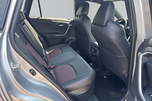 Toyota RAV4 8 of 21