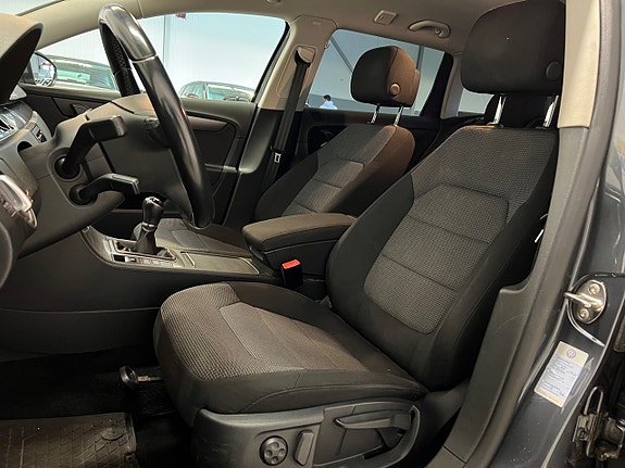 Volkswagen Passat 14 of 26