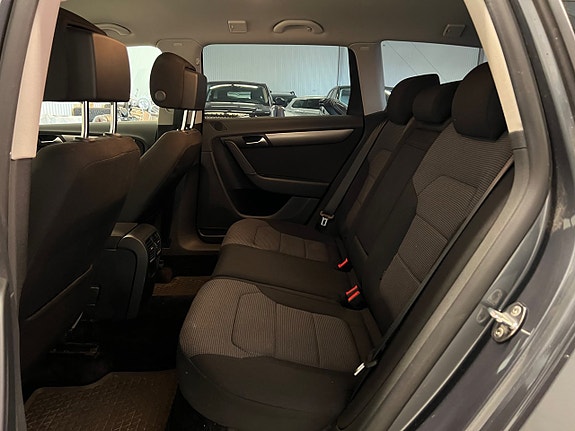 Volkswagen Passat 17 of 26