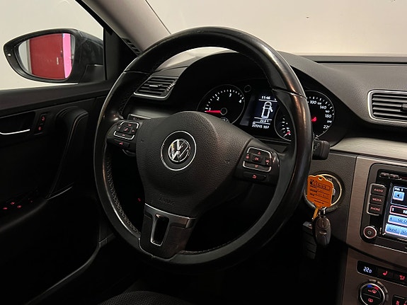 Volkswagen Passat 24 of 26
