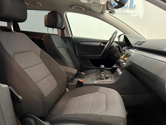 Volkswagen Passat 21 of 26
