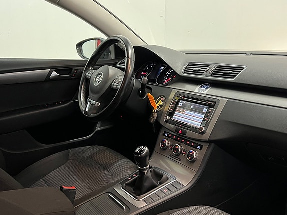 Volkswagen Passat 20 of 26