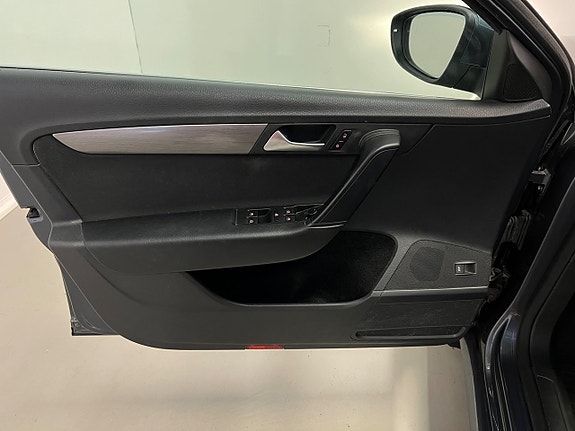 Volkswagen Passat 15 of 26