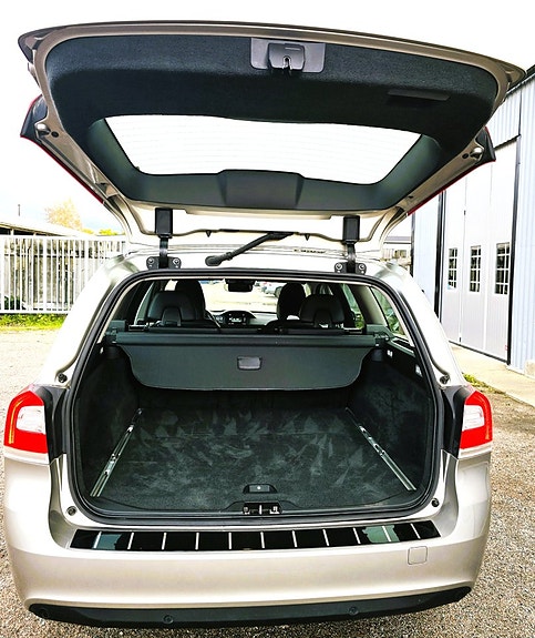 Volvo V70 2 of 18