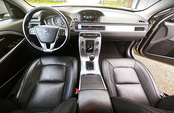 Volvo V70 12 of 18