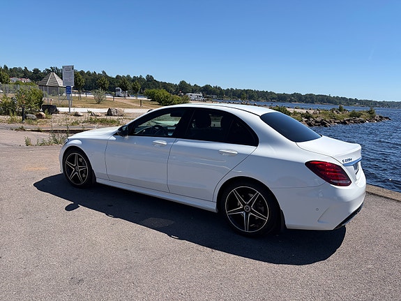 Mercedes-Benz 220 D 4 of 5